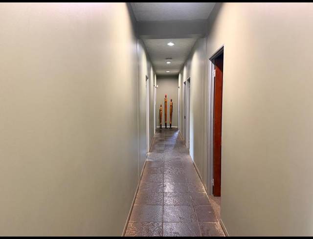 BUSINESS PROPERTY TO RENT IN ELDORAIGNE